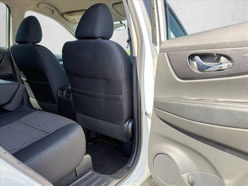 Used 2018 Nissan Rogue S FWD image 22