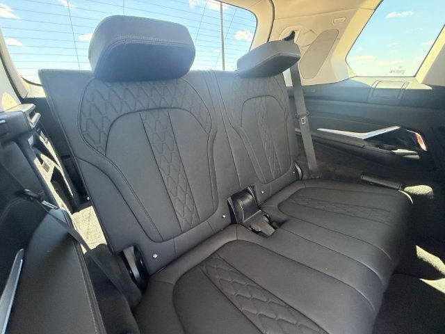 Used 2025 BMW X7 xDrive40i AWD/4WD image 17