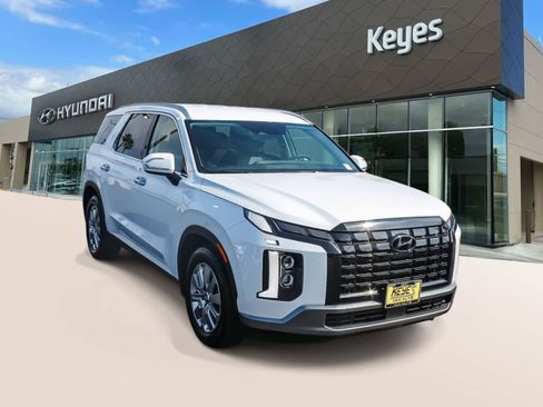 Used 2023 Hyundai Palisade SEL FWD image 3