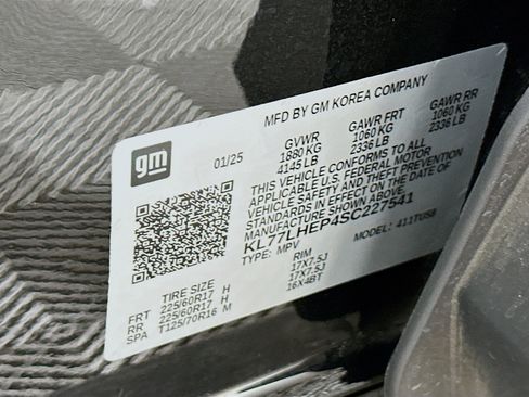 Used 2025 Chevrolet Trax LT FWD image 12
