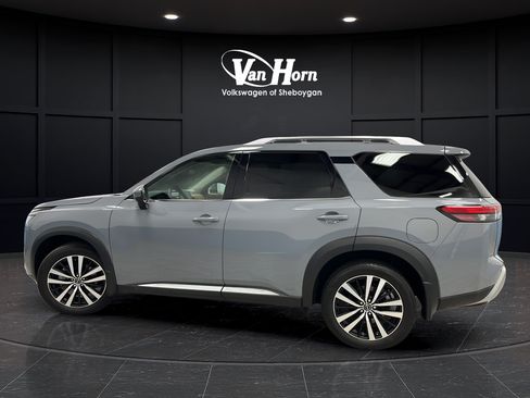 Used 2025 Nissan Pathfinder Platinum AWD/4WD image 4
