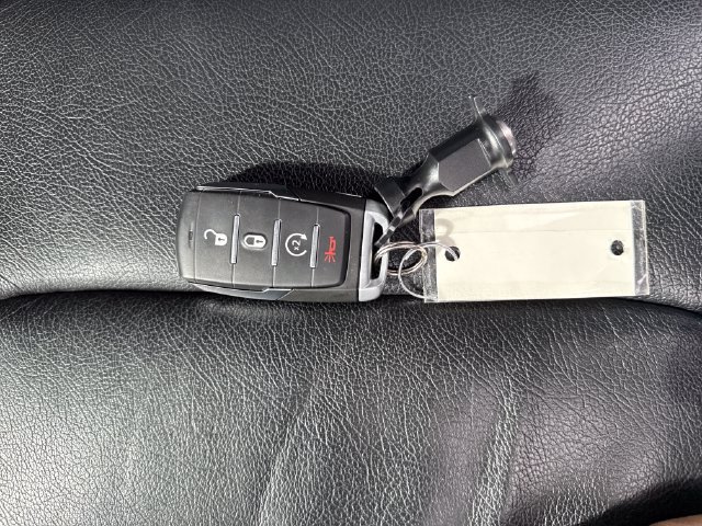 Used 2019 RAM 1500 4x4 Crew Cab image 28