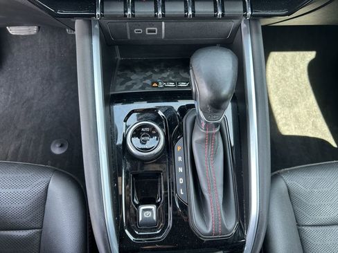 Used 2023 Chevrolet Colorado Z71 w/ Z71 Convenience Package 2 image 10