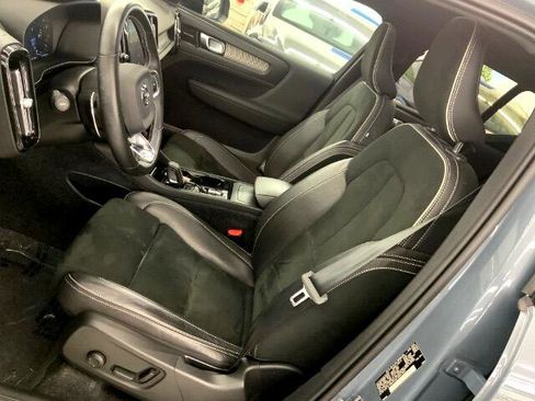 Used 2020 Volvo XC40 T5 R-Design image 11