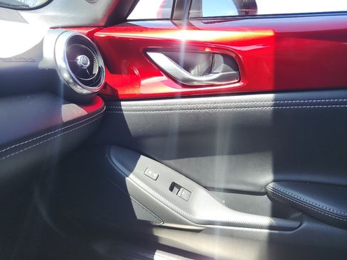 Used 2025 MAZDA MX-5 Miata RF Grand Touring RWD image 21