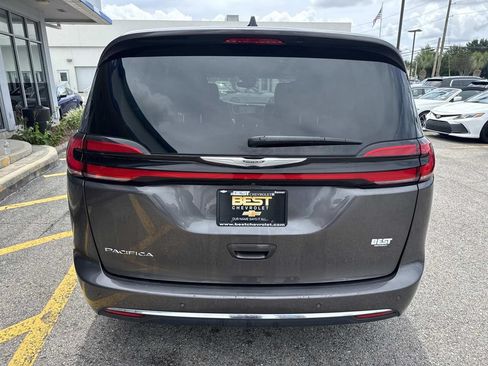 Used 2023 Chrysler Pacifica Touring-L FWD image 7