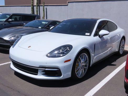 Used 2019 Porsche Panamera RWD image 2
