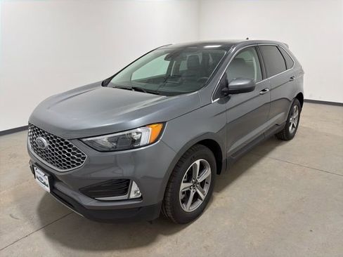 Used 2024 Ford Edge SEL w/ Convenience Package image 7