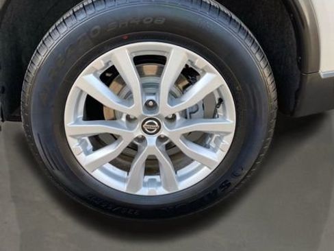 Used 2019 Nissan Rogue SV image 14