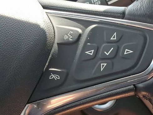 Used 2018 Chevrolet Equinox LT FWD image 21