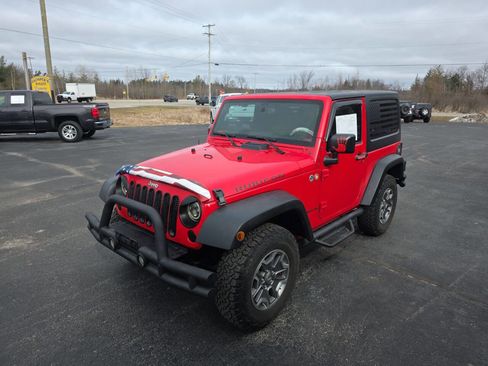 Used 2015 Jeep Wrangler Rubicon w/ Power Convenience Group image 2