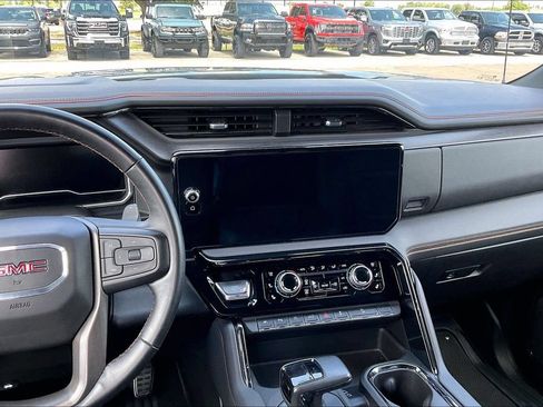 Used 2023 GMC Sierra 1500 AT4 w/ AT4 Premium Package AWD/4WD image 9