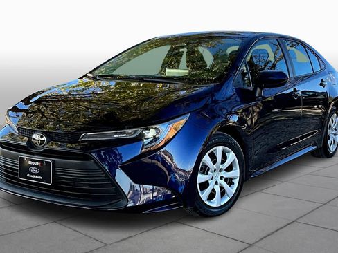 Used 2023 Toyota Corolla LE image 2
