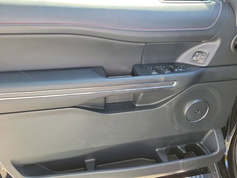 Used 2023 Ford Expedition Limited image 18