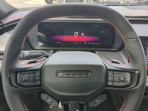 Used 2025 Dodge Charger R/T w/ Sun & Sound Package image 31