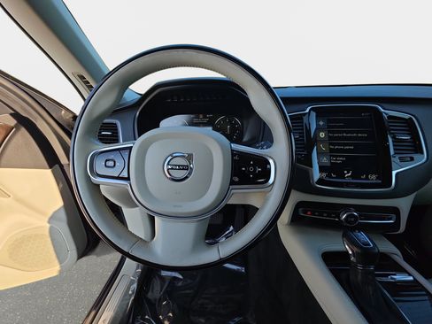 Used 2017 Volvo XC90 T6 Momentum w/ Vision Package AWD/4WD image 18