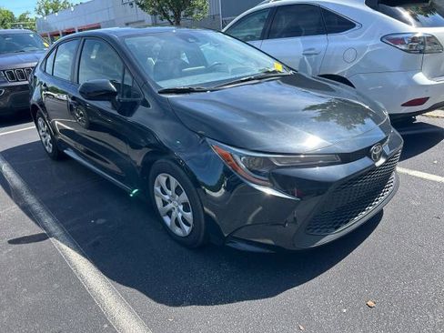 Certified 2022 Toyota Corolla LE image 1