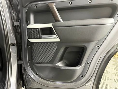 Used 2020 Land Rover Defender 110 First Edition image 28