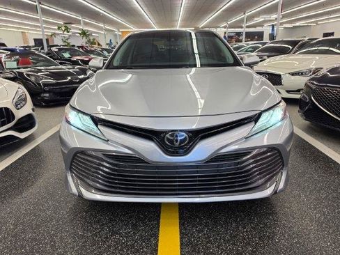 Used 2018 Toyota Camry XLE FWD image 3