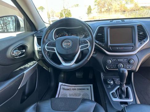 Used 2018 Jeep Cherokee Latitude Plus image 13