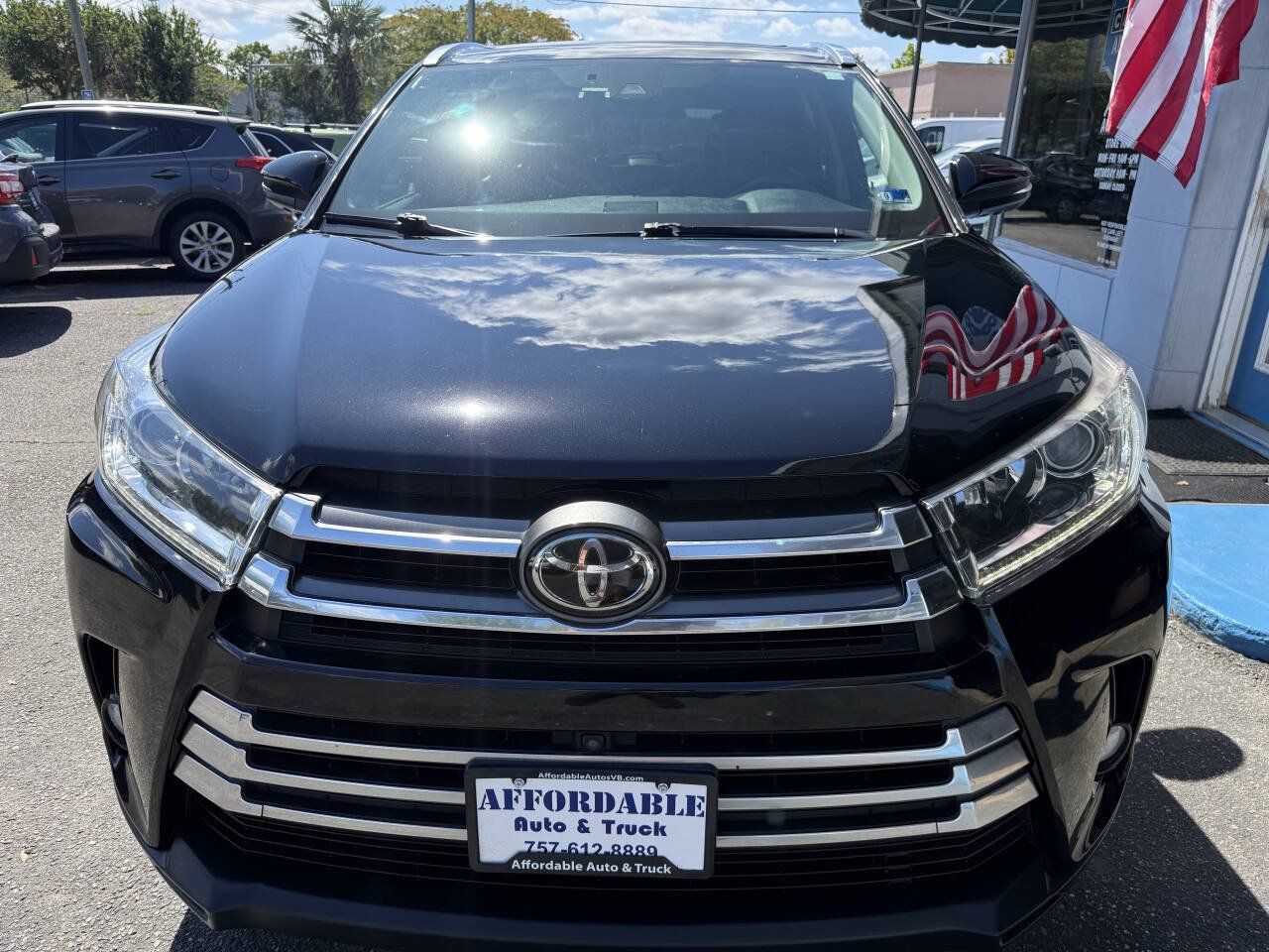 Used 2017 Toyota Highlander Limited Platinum AWD/4WD image 9