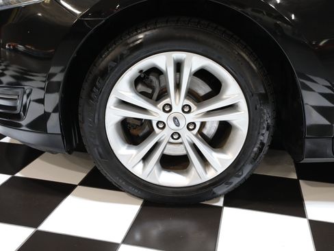 Used 2013 Ford Taurus SEL FWD image 29