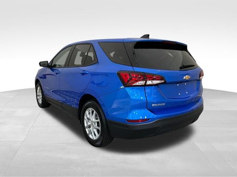 Used 2024 Chevrolet Equinox LS w/ LS Convenience Package FWD image 3