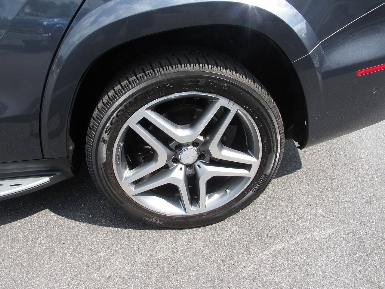Used 2017 Mercedes-Benz GLS 550 4MATIC image 13
