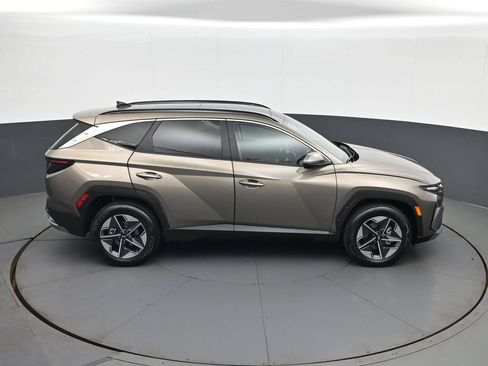 Certified 2025 Hyundai Tucson SEL w/ Tow & Go Package AWD/4WD image 17
