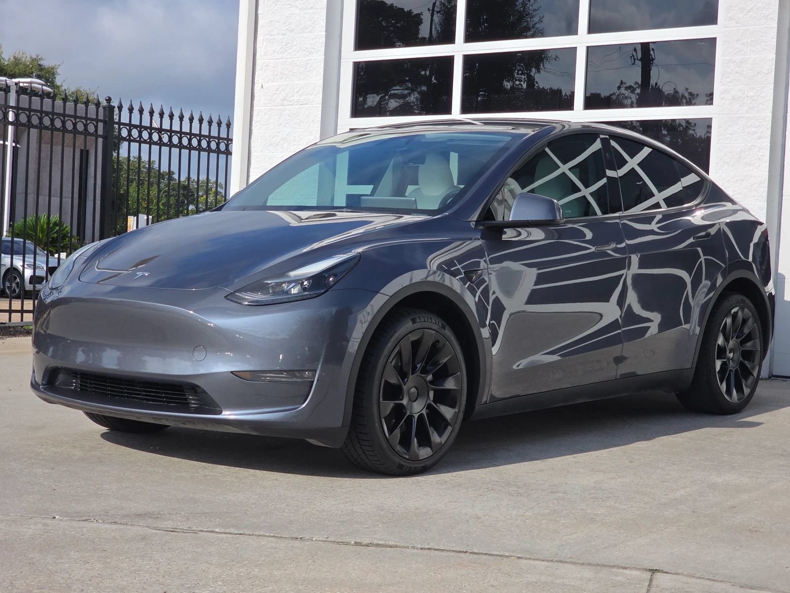Used 2023 Tesla Model Y Long Range AWD/4WD image 9
