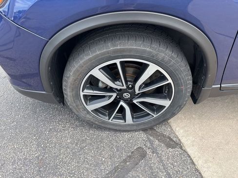 Used 2019 Nissan Rogue SL w/ Premium Package AWD/4WD image 11