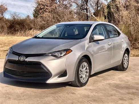 Used 2017 Toyota Corolla L image 2