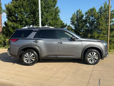 Used 2025 Nissan Pathfinder SL FWD image 7