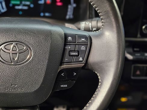 Used 2025 Toyota Camry SE image 28