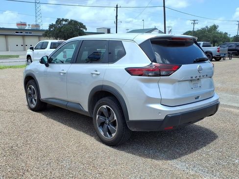 Used 2024 Nissan Rogue SV FWD image 5