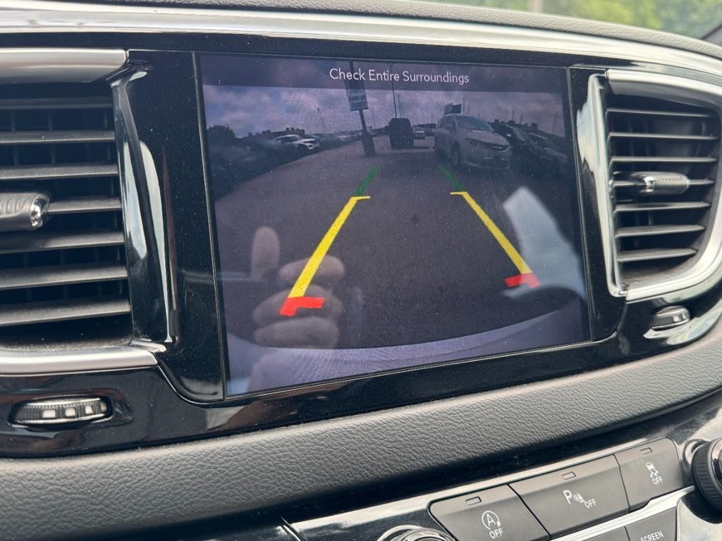 Used 2018 Chrysler Pacifica Touring-L Plus FWD image 24