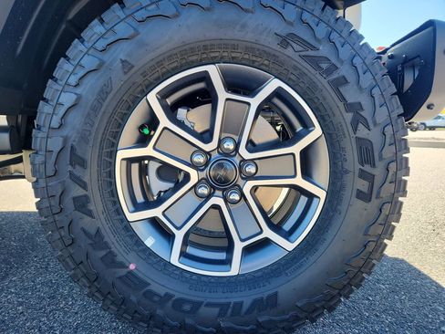 New 2025 Jeep Gladiator Mojave image 8