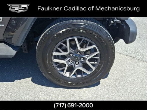 Used 2024 Jeep Wrangler Unlimited Sahara w/ Technology Group AWD/4WD image 8