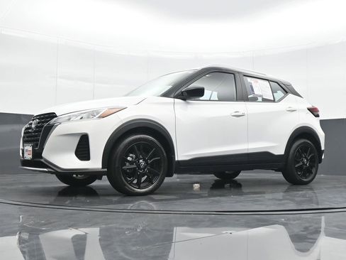 Used 2023 Nissan Kicks SV image 17