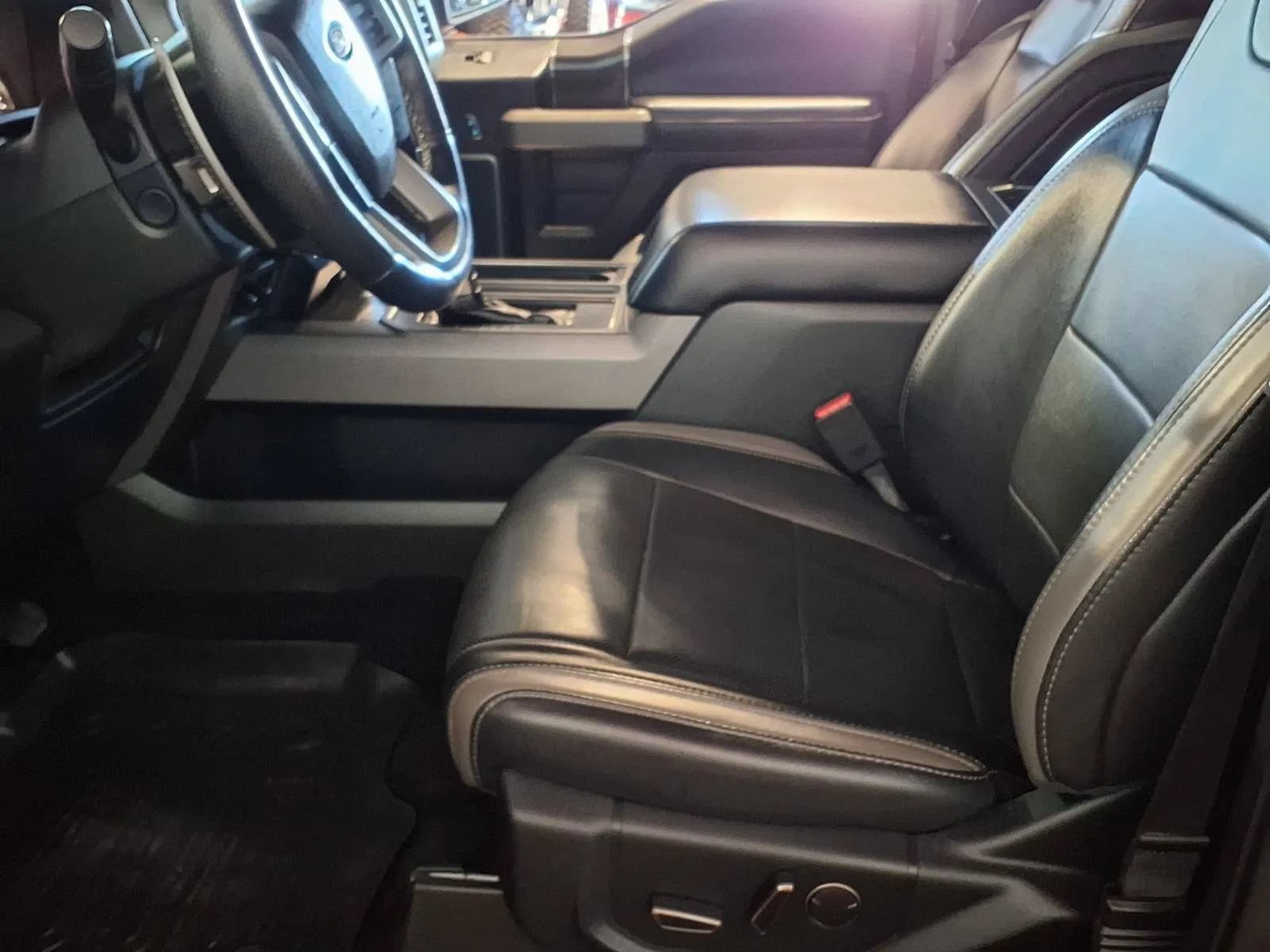 Used 2017 Ford F150 Raptor w/ Equipment Group 802A Luxury AWD/4WD image 16