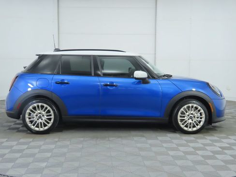 Used 2026 MINI Cooper 4-Door Hardtop FWD image 9