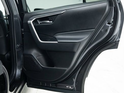 Used 2023 Toyota RAV4 XLE Premium image 28