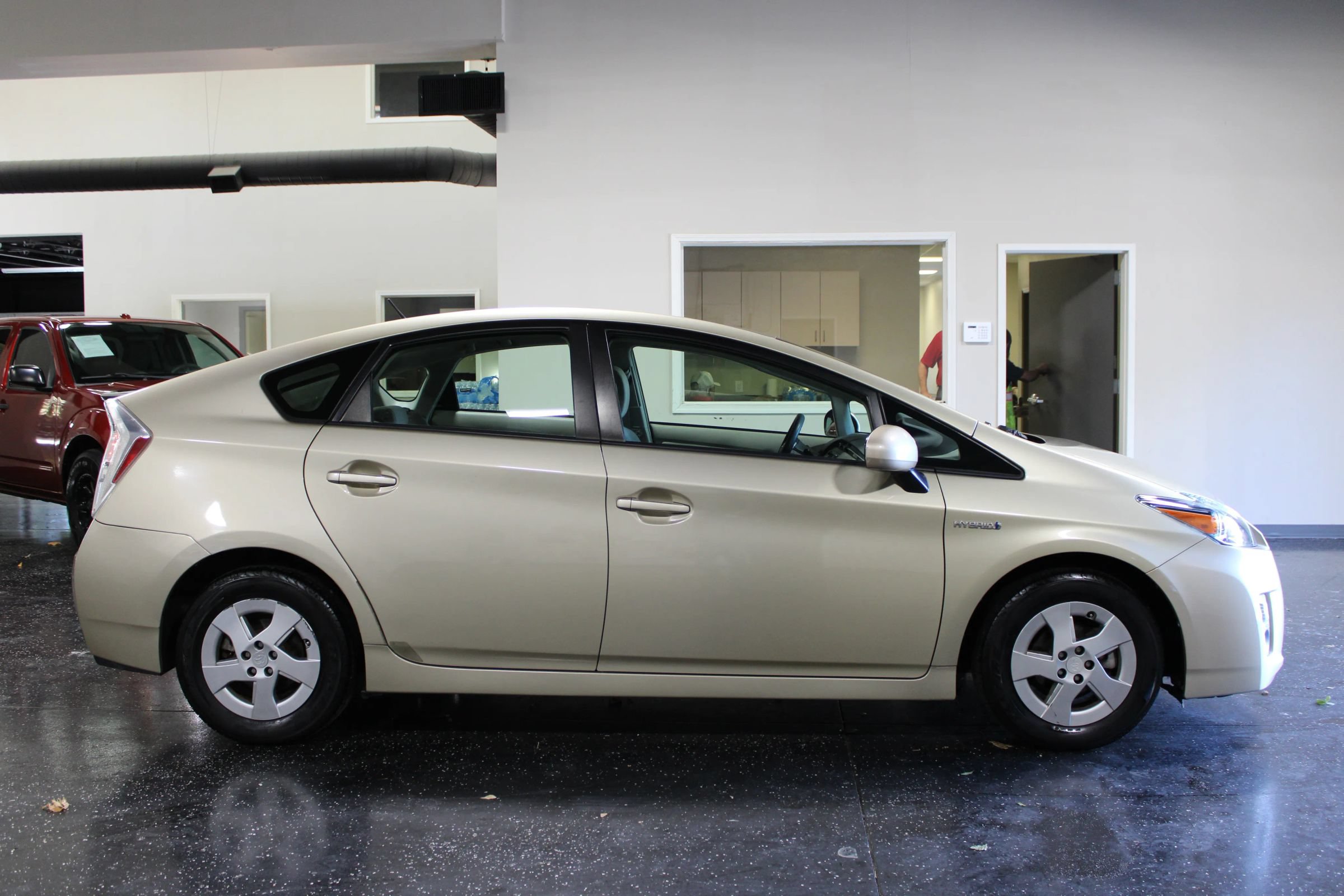 Used 2011 Toyota Prius Three w/ Navigation Pkg FWD image 3