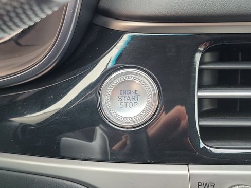 Certified 2025 Genesis G70 2.5T image 14