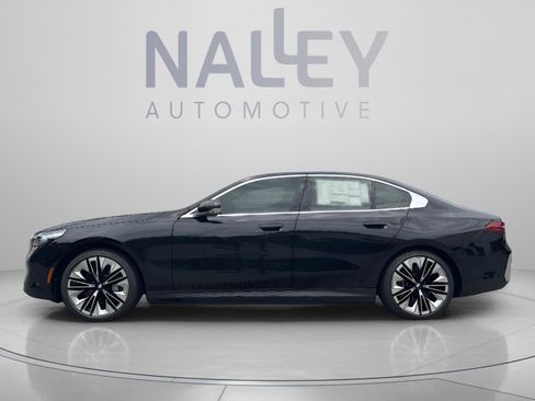 Used 2025 BMW i5 eDrive40i w/ Premium Package RWD image 3