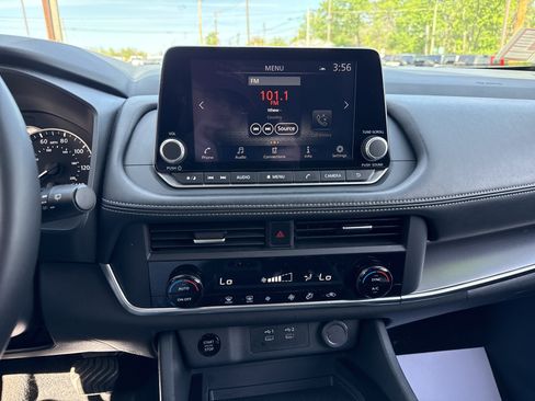 Used 2025 Nissan Rogue SV AWD/4WD image 25
