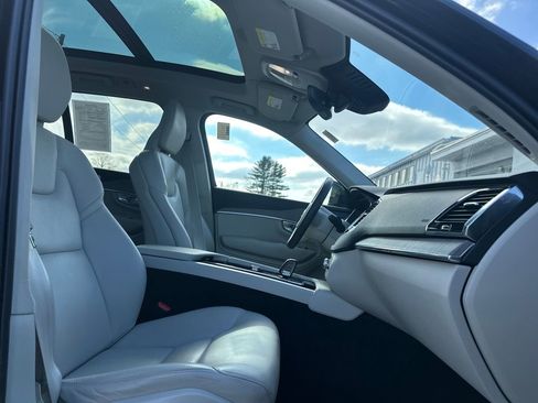 Used 2023 Volvo XC90 B5 Plus w/ Protection Package Premier image 18