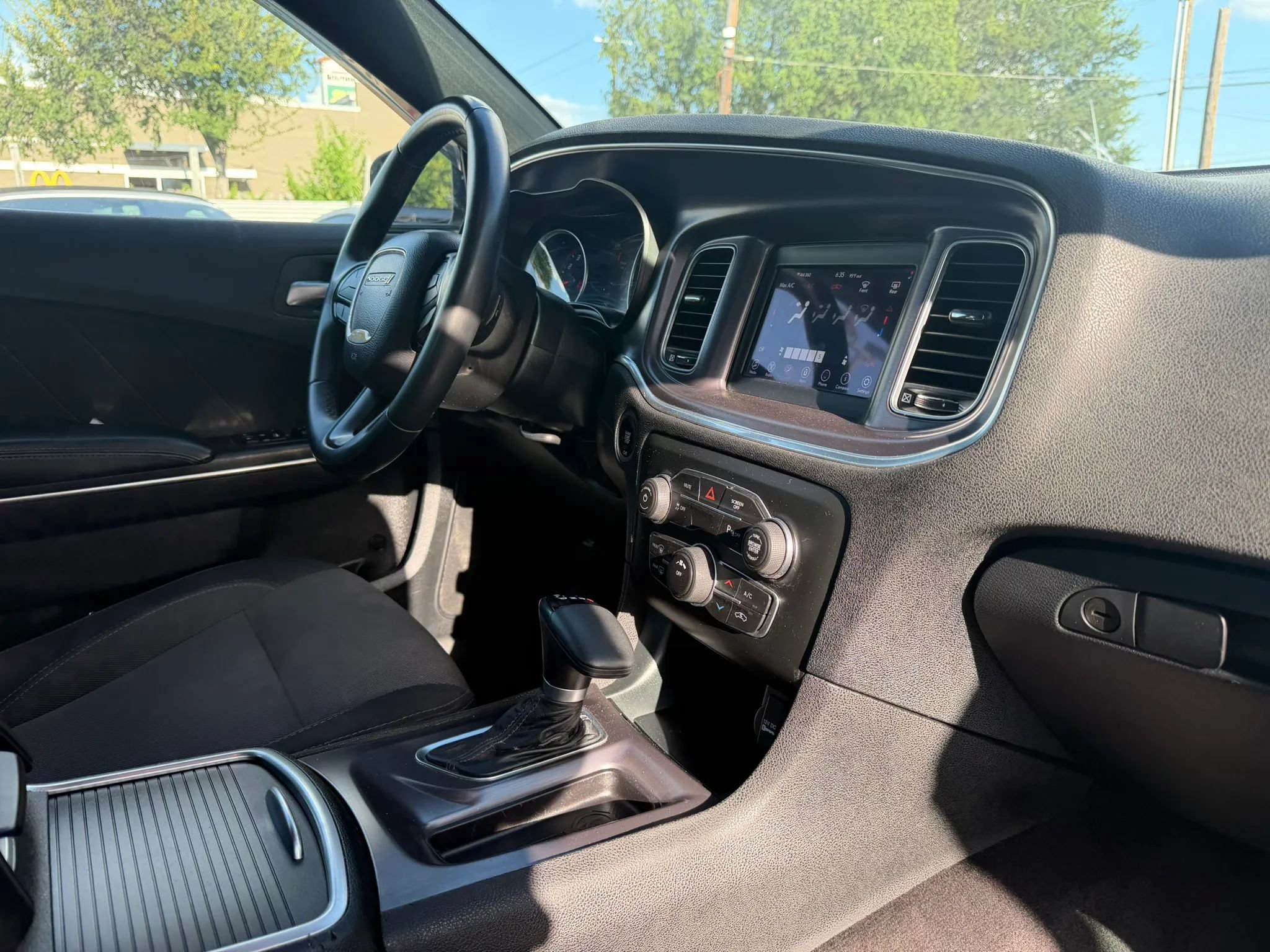 Used 2018 Dodge Charger SXT RWD image 17