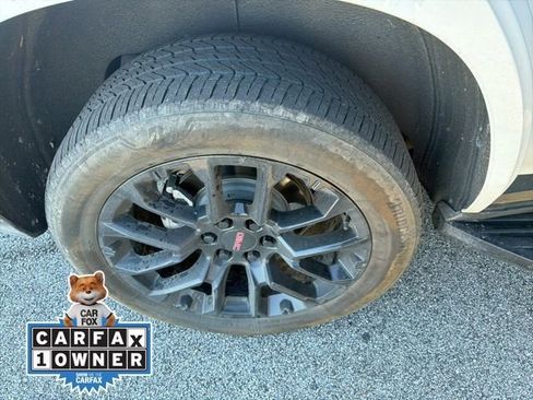 Used 2024 GMC Yukon SLE w/ Gmc Pro Safety Plus Package image 13