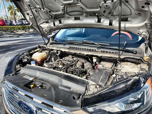 Used 2019 Ford Edge SE image 28